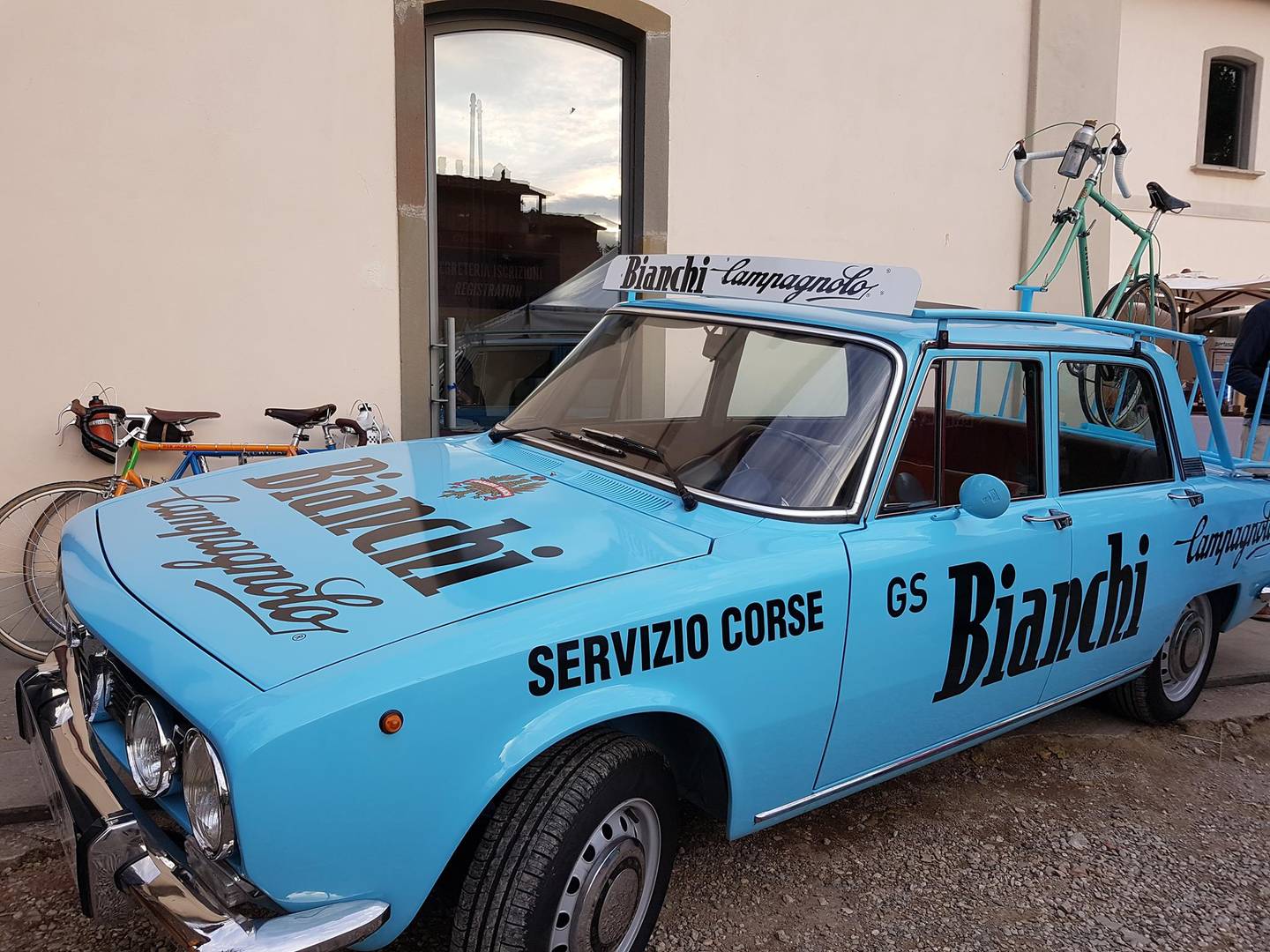 43738035_10216982836032660_8127909717130346496_n